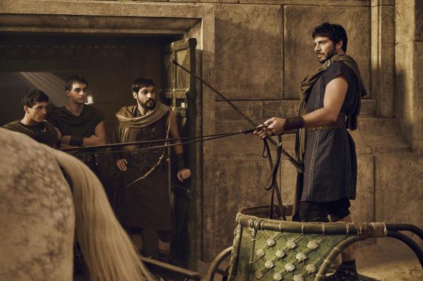 Bild 1 von 2: (v.l.n.r.) Elia (Gonçalo Almeida); Fonsoa (Pepe Barroso); Andria (Eneko Sagardoy); Scorpus (Dimitri Leonidas)