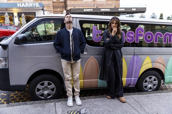 Bild 1 von 8: Martin (Will Forte, l.); Vicki (D'Arcy Carden, r.)