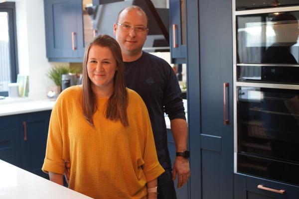 Bild 1 von 2: Michelle (l.); Darren (r.)