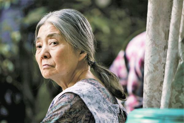 Bild 1 von 4: Hatsue Shibata (Kirin Kiki)