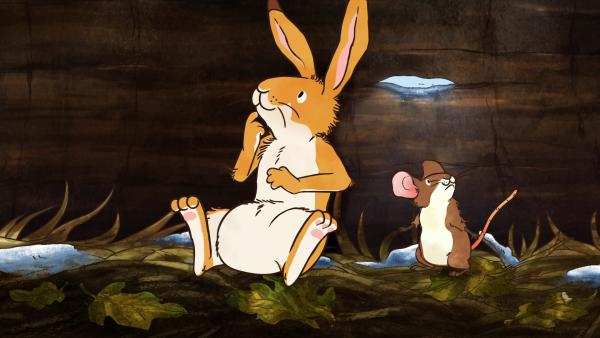 Bild 1 von 7: Der kleine braune Hase und die kleine Feldmaus sehnen sich nach dem Frühling. Vielleicht kommt er schneller, wenn sie drinnen auf ihn warten?