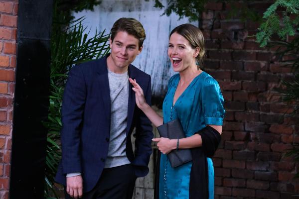 Bild 1 von 9: Aiden Sawyer (Jake Manley, l.); Kyra Tally (Jocelyn Hudon, r.)