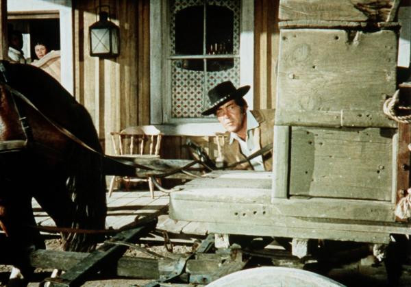 Bild 1 von 6: Van Morgan (Dean Martin) muss sich vor dem Prediger Rudd in Acht nehmen ...