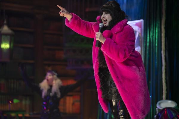 Bild 1 von 6: Nadia (Natasia Demetriou)