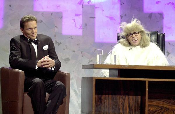 Bild 1 von 18: Christian Tramitz (l.) zu Besuch bei dem Yeti alias Rick Kavanian (r.).