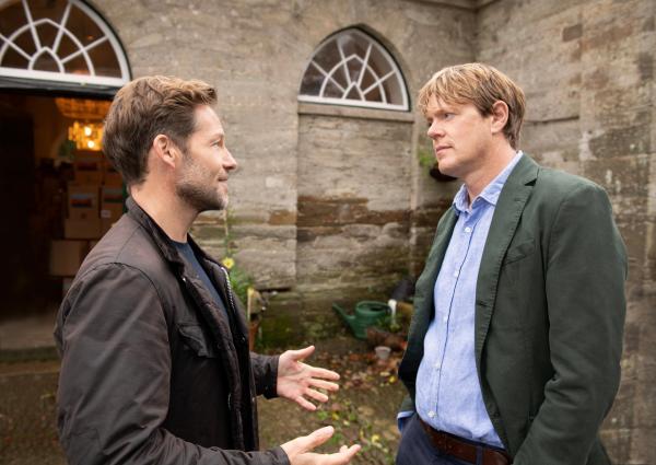 Bild 1 von 5: Die Stimmung zwischen Humphrey (Kris Marshall, r.) und Archie (Jamie Bamber, l.) ist angespannt.