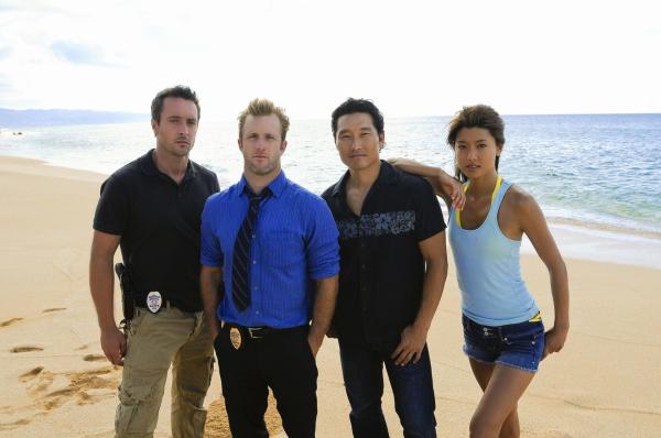 Bild 1 von 103: (1. Staffel) - Im Kampf gegen das organisierte Verbrechen: Steve McGarrett (Alex O'Loughlin, l.), Danny Williams (Scott Caan, 2.v.l.), Chin Ho Kelly (Daniel Dae Kim, 2.v.r.) und Kono Kalakaua (Grace Park, r.) ...