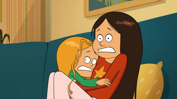 Bild 1 von 4: Wendy und Marine bleiben doch nicht so cool bei dem fürchterlichen Zombiefilm.