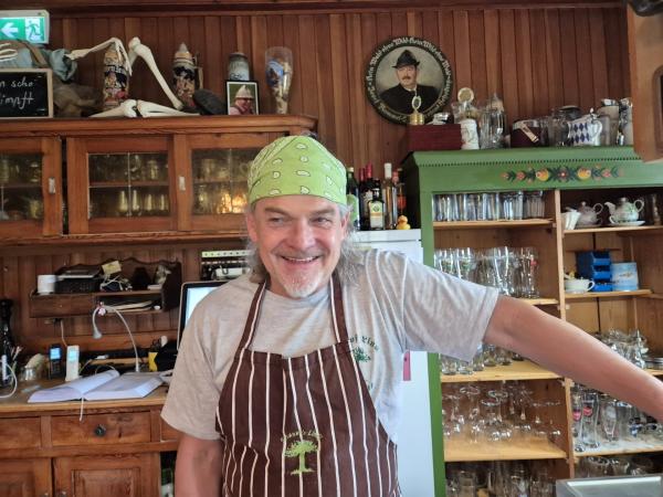 Bild 1 von 26: Wirt Schanuk vom Gasthof Lindl (\