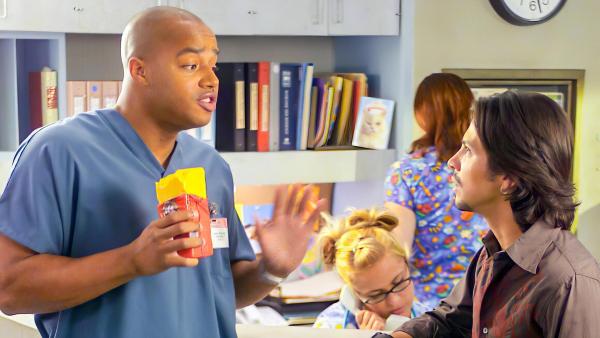 Bild 1 von 36: Im Bild (v.li.): Donald Faison (Chris Turk), Freddy Rodriguez (Mark Espinosa).