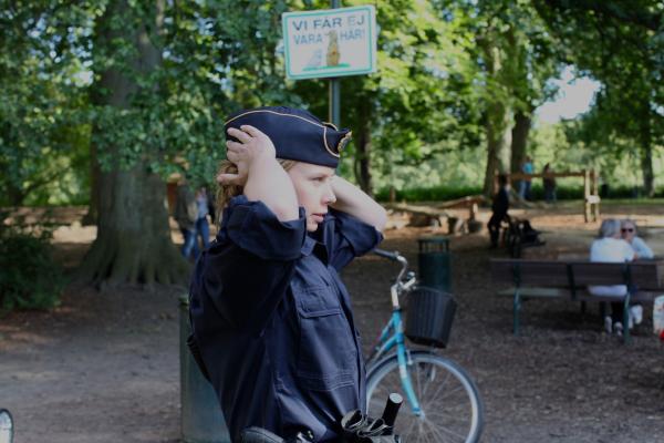 Bild 1 von 3: Sara (Amanda Jansson) fährt zurück in ihr Heimatdorf, um ihre Mutter zu besuchen. Dort angekommen, fasst sie den Entschluss, zu bleiben. Doch etwas hält sie davon ab.