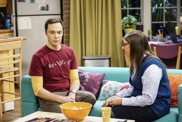 Bild 1 von 20: Sheldon (Jim Parsons, l.) braucht einen Ratschlag von Amy (Mayim Bialik, r.), nachdem er in einen Streit mit Howard und Leonard gerät ...