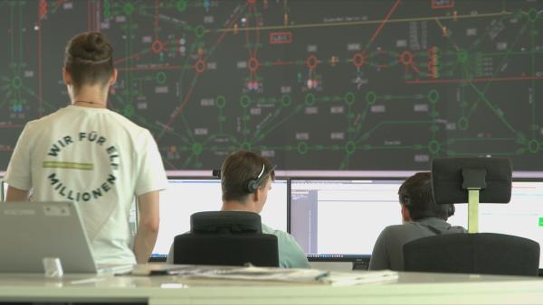 Bild 1 von 9: In das Stromnetz der Zukunft müssen in den nächsten Jahrzehnten mindestens 500 Milliarden Euro investiert werden.