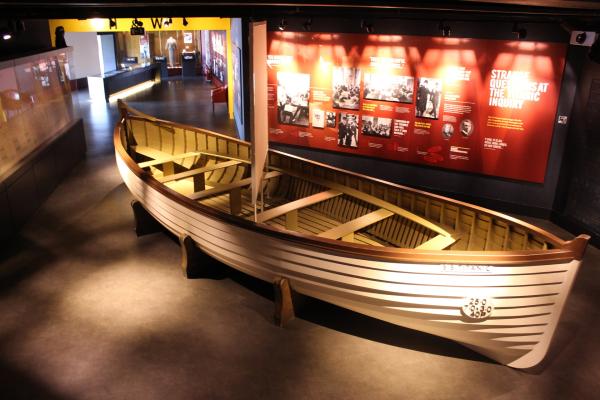Bild 1 von 6: Rettungsboot der Titanic