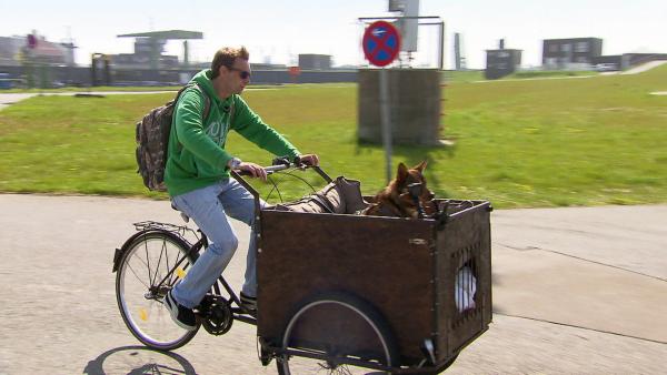Bild 1 von 4: Stephan (42) will mit seinem Lastenrad in seine Wahlheimat Bremen fahren