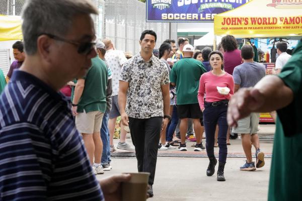 Bild 1 von 7: Kai Holman (Alex Tarrant, l.); Lucy Tara (Yasmine Al-Bustami, r.)