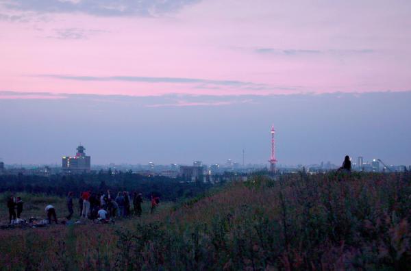 Bild 1 von 5: Berlin ist eine Stadt, die niemals schläft, doch für viele Menschen ist sie auch zum Inbegriff von Einsamkeit geworden.