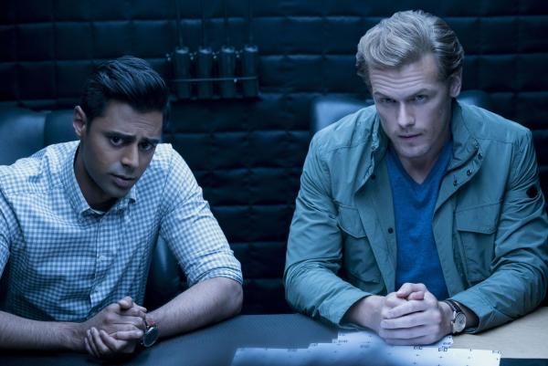 Bild 1 von 9: Duffer (Hasan Minhaj, l.); Sebastian (Sam Heughan, r.)