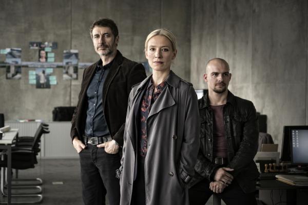 Bild 1 von 8: (v.l.n.r.) Markus Schulz (Guido Broscheit); Julia Durant (Sandra Borgmann); Felix Dombrowski (Eric Stehfest)