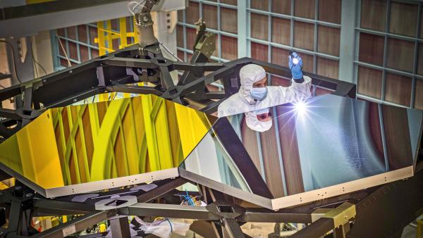 Bild 1 von 3: Noch befindet sich das James Webb Space Telescope in der Erprobung. Hat es aber erst einmal die Erde verlassen, soll es die Leistung des Hubble-Teleskops um das Einhundertfache übertreffen.