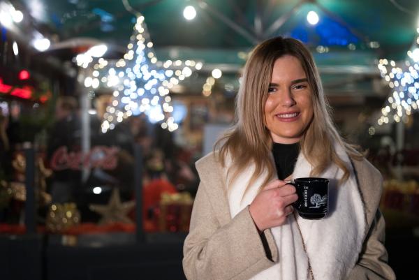 Bild 1 von 5: Glühwein, Bratwurst, Weihnachtsstimmung: Mehr als 2500 Weihnachtsmärkte finden jährlich in Deutschland statt.