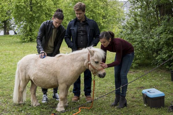 Bild 1 von 7: (v.l.n.r.) Tom Zondek (Tilman Pörzgen); Mikko Rantala (Luan Gummich); Rebecca Krieger (Milena Straube)