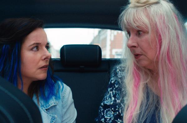 Bild 1 von 5: Im zweiten Gang begeben sich Émilie (Yolande Moreau, re.) und Lynda (Laure Calamy, li.) mit dem geklauten Mietauto auf ihren Rachefeldzug.