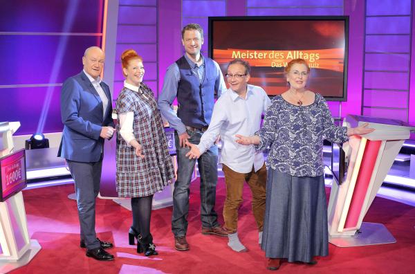 Bild 1 von 2: v.li.  Bodo Bach, Enie van de Meiklokjes, Florian Weber, Wigald Boning und Alice Hoffmann.