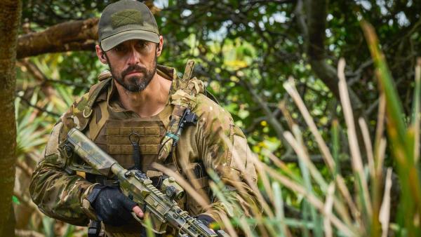 Bild 1 von 4: Master Sgt. John 'Sugar' Sweet (Milo Ventimiglia)