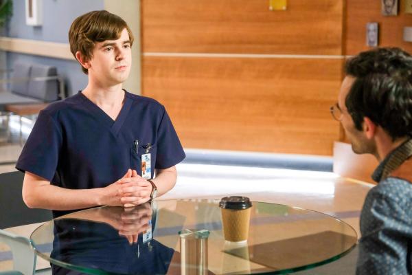 Bild 1 von 19: Im Bild (v.li.): Freddie Highmore (Dr. Shaun Murphy), Johnathan Sousa (Eliz Simpson).