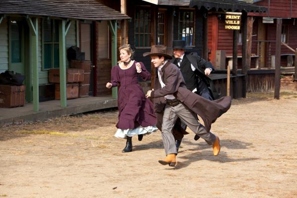 Bild 1 von 5: Susan Fincher (Caroline Langrishe, l.), DS Ben Jones (Jason Hughes, r.) und DCI Tom Barnaby (John Nettles, M.).