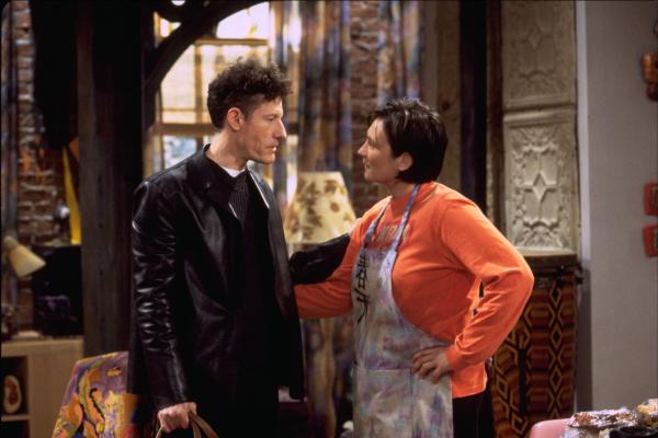 Bild 1 von 2: Eigentlich wollen Dharma und Greg einen Wochenendtrip machen, da kündigt Bob Dylan per Telefon den Besuch eines wichtigen Freundes an. Kurz darauf steht Lyle Lovett vor der Tür, der mit einigen Problemen zu kämpfen hat, die Dharma für ihn lösen soll. Ihre Therapie: Sie lässt ihn alltägliche Dinge wie Staubsaugen und Kochen verrichten - und das hilft! Schnell spricht sich herum, was für eine talentierte Therapeutin Dharma ist, und so steht kurz darauf K. D. Lang vor ihrer Tür â?¦