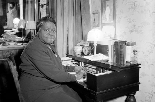 Bild 1 von 3: Mary McLeod Bethune war Lehrerin, Philanthropin, Bürgerrechtlerin für Afroamerikaner und US-Politikerin. Zudem hatte sie die Rolle als Beraterin von US-Präsident Franklin D. Roosevelt inne.