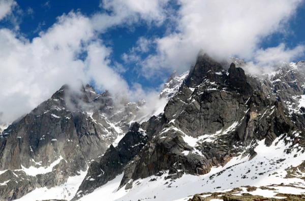 Bild 1 von 3: Im August 1966 steckten zwei deutsche Bergsteiger in einer Wand des Mont-Blanc-Massivs fest.