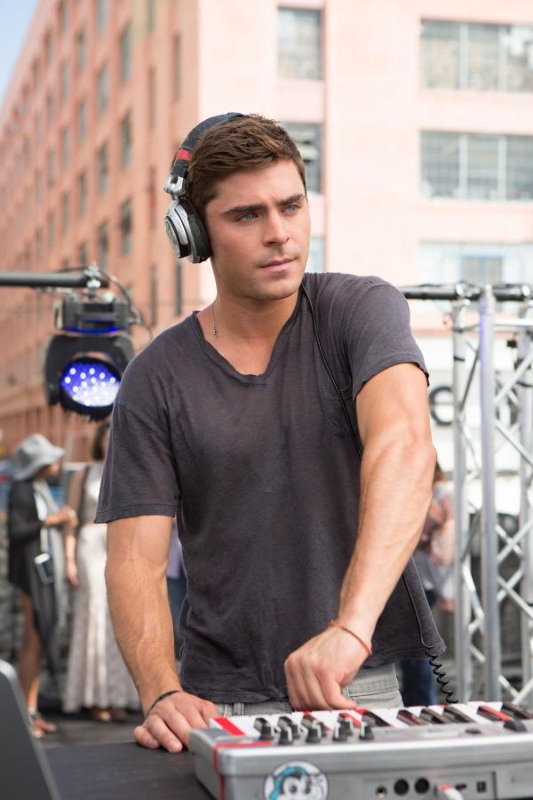 Bild 1 von 10: Der 23-jährige Cole (Zac Efron) träumt davon, den großen Schritt vom kleinen Plattenaufleger zum echten DJ zu machen. Doch das ist ziemlich schwierig ...