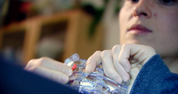 Bild 1 von 7: Diese treffpunkt medizin-Produktion wirft einen Blick in die Zukunft des klinischen Alltags: Alles dreht sich um die maßgeschneiderte individuelle Behandlung in Prävention und Therapie, die sogenannte personalisierte Medizin. Dabei spielt auch die Gendermedizin eine wichtige Rolle: Kann jeder Mensch medizinisch gleich behandelt werden, unabhängig vom Geschlecht? Sind biologische Unterschiede zwischen Mann und Frau für die Medizin unerheblich? Haben Frauen die gleichen Symptome wie Männer? Was bedeutet das für Krebstherapien und Heilungschancen generell? Die Zukunft der Medizin wird in diesem Film sowohl im medizinischen wie im gesellschaftlichen Kontext thematisiert.