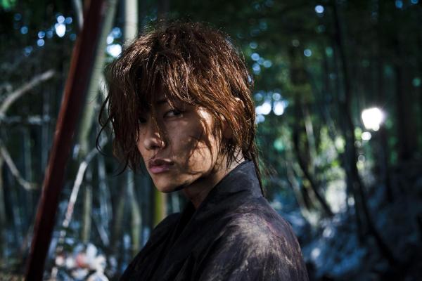 Bild 1 von 3: Japan hat sich dem Westen angepasst und beendet die Isolation, sodass der Samurai Kenshin (Takeru Sato) ins Land zieht, um seiner dunklen Vergangenheit zu entkommen. Mit seiner Schwertkunst möchte er nicht mehr morden, sondern Unschuldige beschützen. Doch dabei gerät er ins Visier eines Killers ...