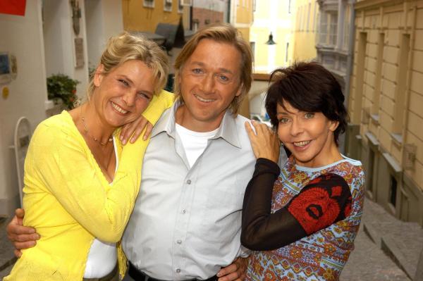 Bild 1 von 12: Im Bild (v.li.): Janette Rauch (Sarah Lenz), Markus Hering (Herbert Baumgartner), Dolores Schmidinger (Frau Agathe).