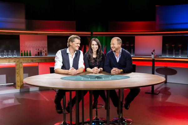 Bild 1 von 7: Auf (v.l.n.r.) Gery Seidl, Lydia Prenner-Kasper und Harry Prünster warten verschiedene Kategorien, zu welcher sie jeweils spontan den passenden Witz parat haben müssen - kein leichtes, aber auf jeden Fall ein lustiges Unterfangen ...