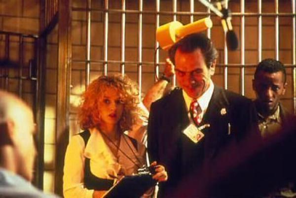 Bild 1 von 3: Deborah (Maria Pitillo, l.); Dwight McClusky (Tommy Lee Jones, r.)