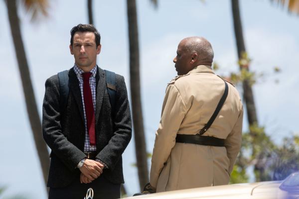 Bild 1 von 5: Commissioner Selwyn Patterson (Don Warrington, r.) hat hohe Erwartungen an Detektiv Neville Parker (Ralf Little, l.).