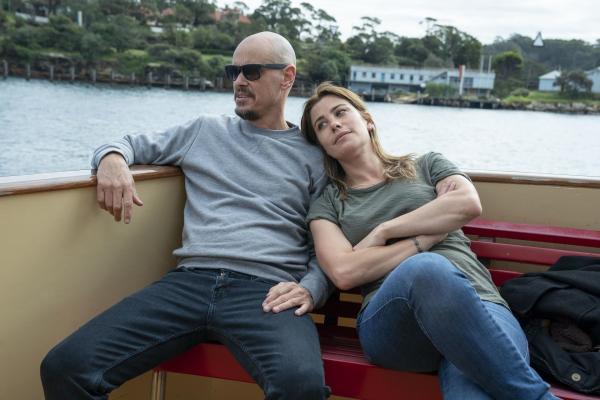 Bild 1 von 9: Ray Shoesmith (Scott Ryan, l.); Ally (Brooke Satchwell, r.)