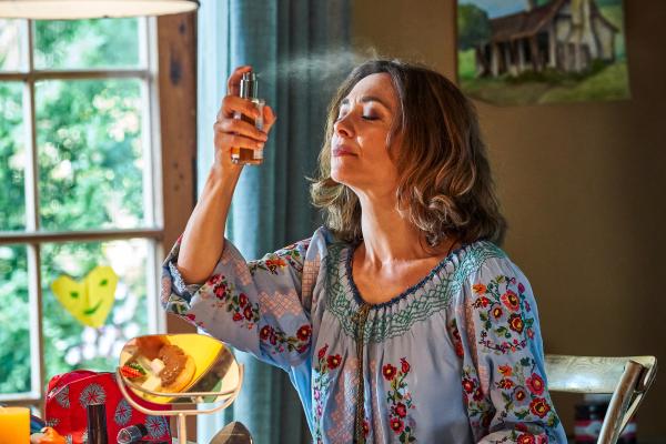 Bild 1 von 12: Christina (Julia Richter) hat sich schick gemacht.