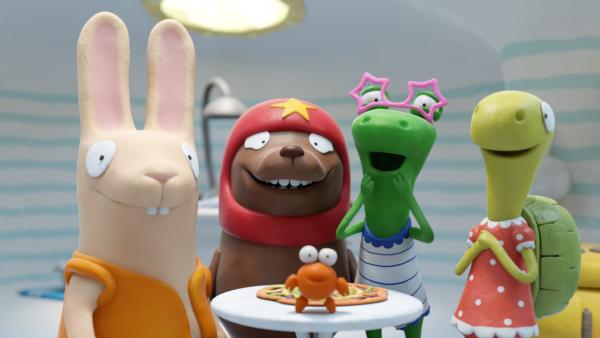 Bild 1 von 4: Alle finden, dass das Renovieren ein schönes Ergebnis gebracht hat - (v.l.n.r.) Bio, Tüftel, Karli Krebs, Undine und Marilu.