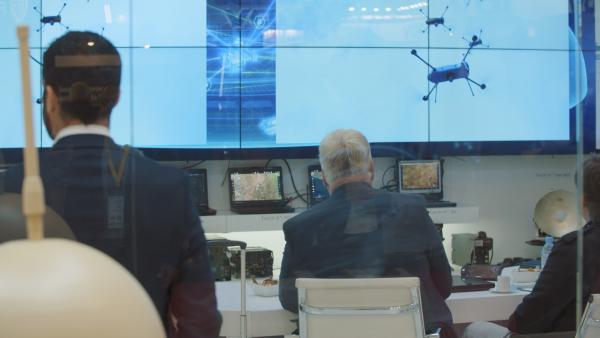 Bild 1 von 4: Viele Kampfdrohnen, darunter die sogenannten Kamikaze-Drohnen, finden ihre Ziele per GPS und verharren in der Luft, bis ihnen per Fernsteuerung der Befehl zur Detonation gegeben wird.