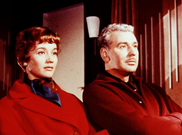 Bild 1 von 9: Juliane (Liselotte Pulver) muss entsetzt feststellen, dass der Regisseur, der Gefallen an ihrer Geschichte fand, ausgerechnet jener \