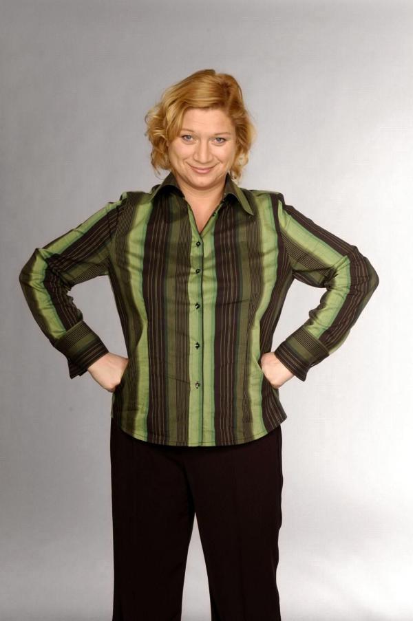 Bild 1 von 21: (2. Staffel) - Agnes Hetzer (Susanne Szell) ist Kantinenchefin des Modehauses und eine der dienstältesten Angestellten. Sie hat viele Assistentinnen von David, die sich in ihren smarten Chef verliebt hatten, kommen und gehen sehen.