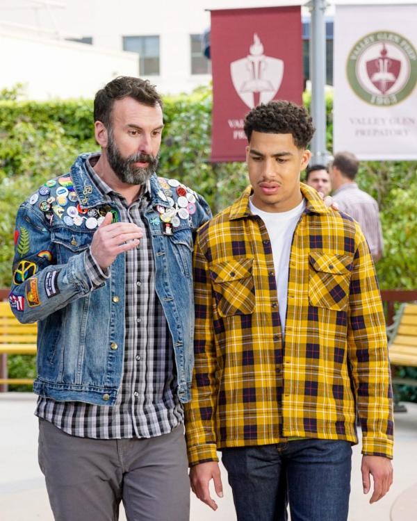 Bild 1 von 10: Im Bild (v.li.): Matt Braunger (Jeremy), Marcus Scribner (Andre 'Junior' Johnson jr.).