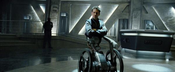 Bild 1 von 12: Im Jahre 2046: Pinky (Dexter Fletcher) setzt alles auf ein synthetisches 24. Chromosom, das die Menschheit in eine neue Ära ohne Krankheiten führen könnte. Doch stattdessen bringt es Tod und Verderben ...