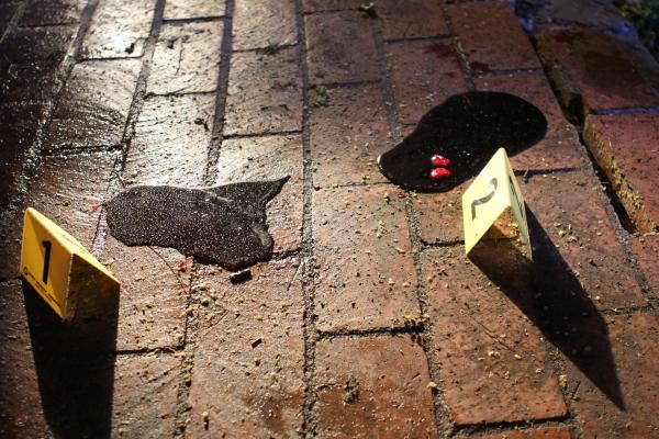 Bild 1 von 8: Blutiges Ende: Eine große Geburtstagsfeier im spanischsprechenden Stadtviertel von Colorado Springs endet in einem tödlichen Bandenkrieg ...